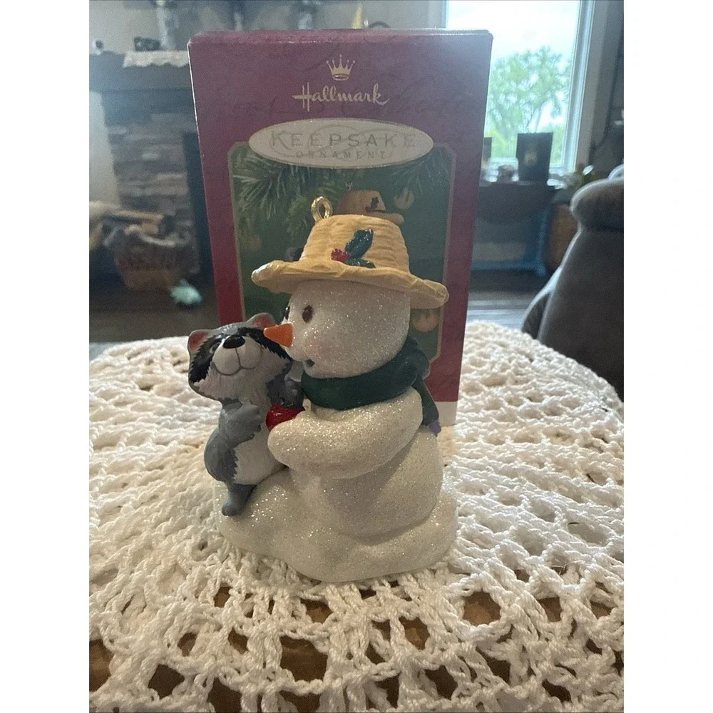 Hallmark Keepsake 2001 Snow Buddies Ornament New in Box